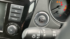 Nissan Qashqai 1.3 DiG-T 160 N-Connecta 5dr Petrol Hatchback